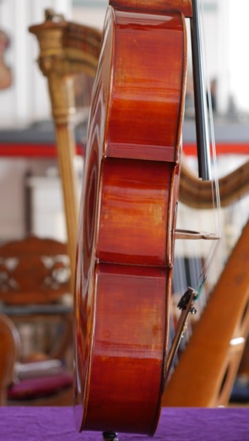 Cello-Caressa-Francais-side