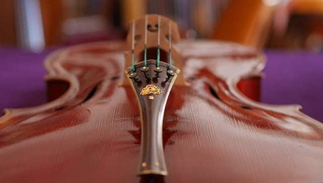 Cello-Caressa-Francais-table