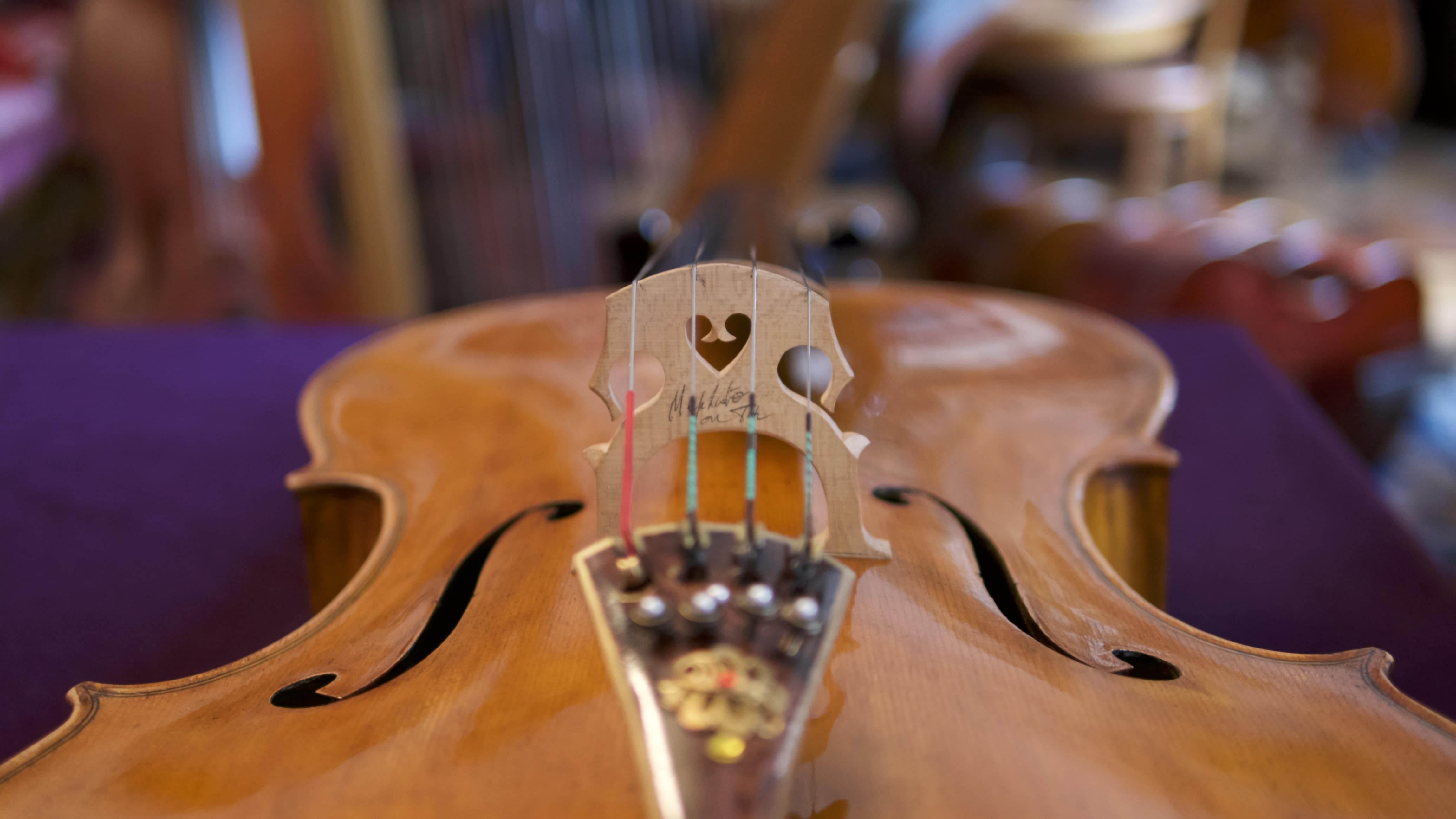 Cello-Luigi-Azzola-Table Cello Collection